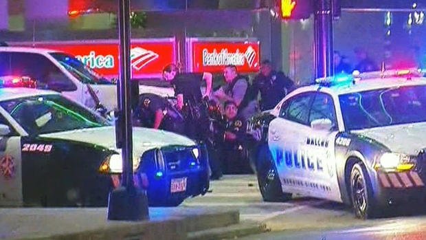 cops22cbsn0707dallascopshotgrab3.jpg