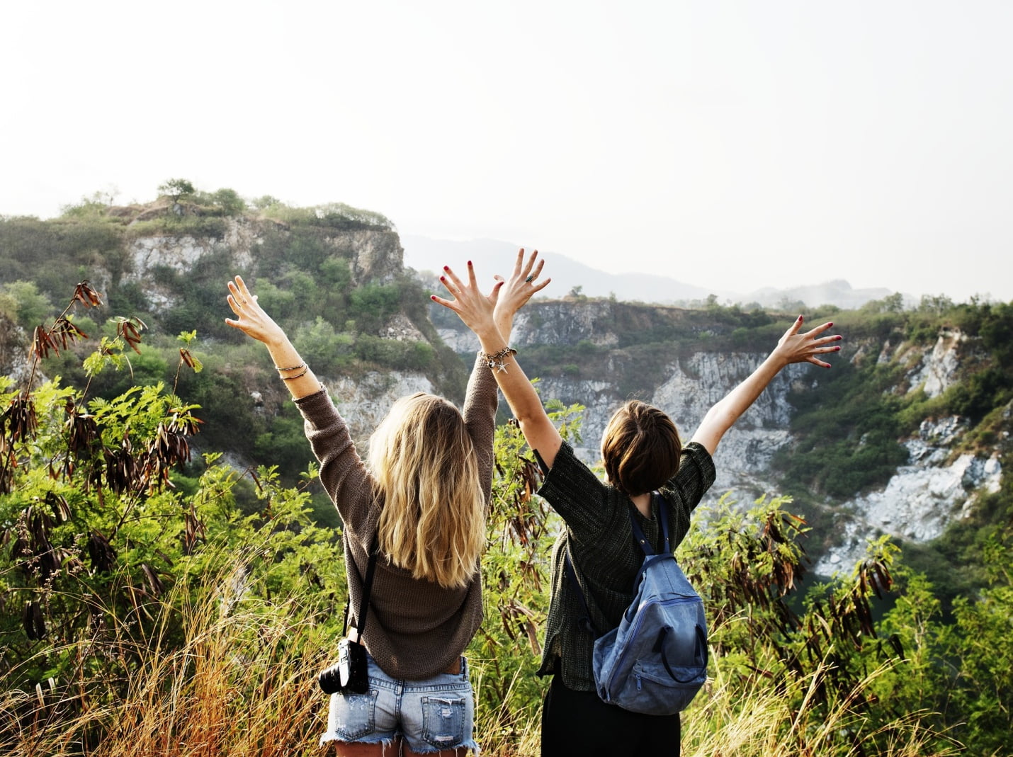 Why you should travel with other singles 1