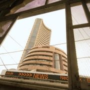 Sharp surge in industrial investment proposals raises hopes of an imminent recovery 1