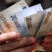 Swiss Economy Grows at Fastest Pace Since Currency Cap Lifted 4