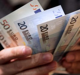 Swiss Economy Grows at Fastest Pace Since Currency Cap Lifted 9